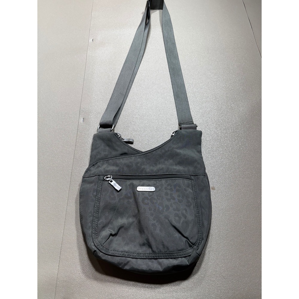 Baggallini‎ Gray Leopard Print Nylon Crossbody Bag Travel Purse Adjustable Strap